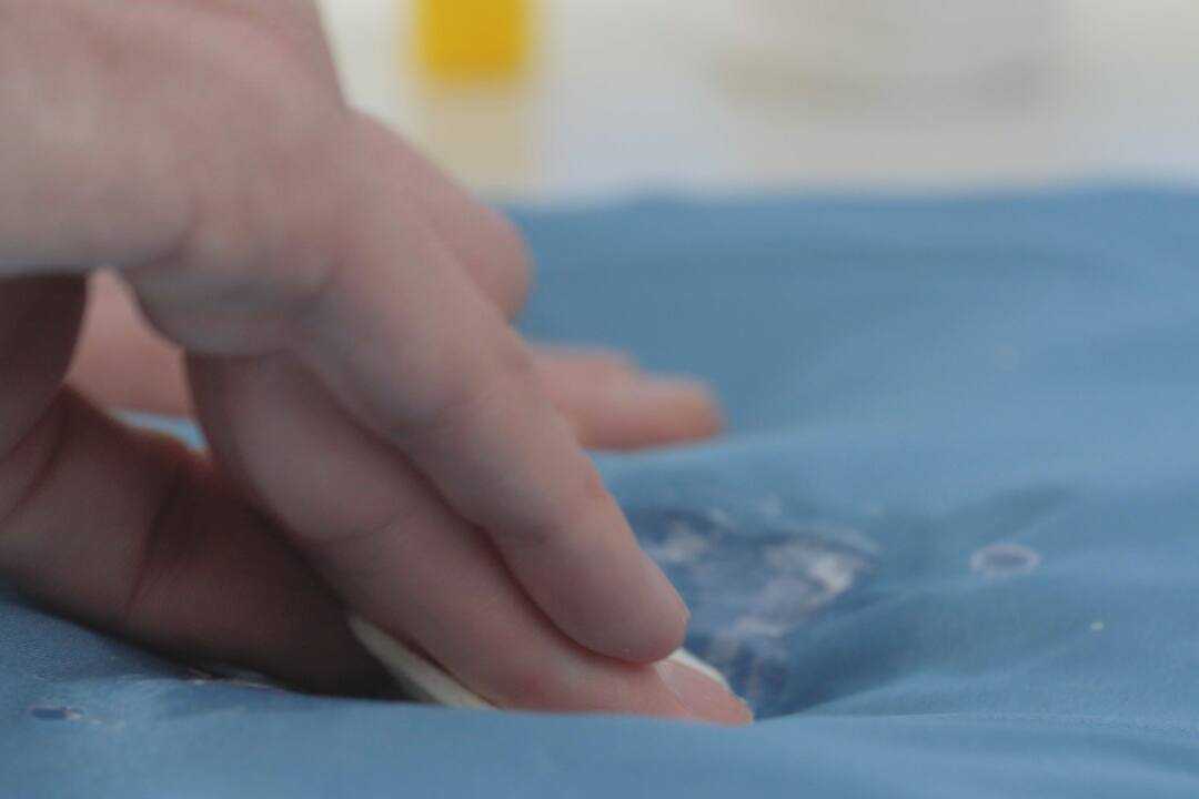 Как убрать клеевой след