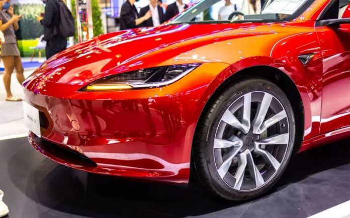 Tesla пропонує електрокари зі знижками до 10 тис. доларів