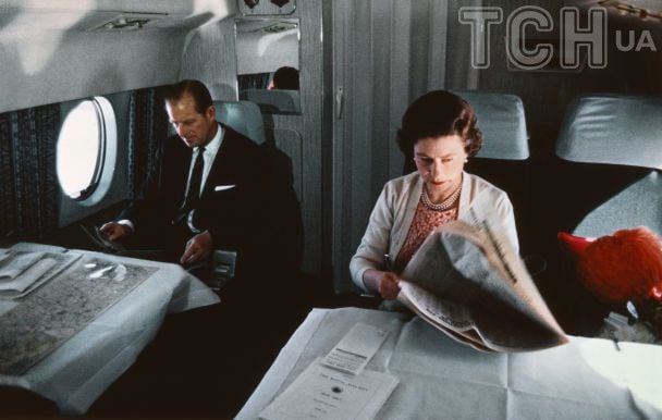 Королева Єлизавета II в літаку / © Getty Images