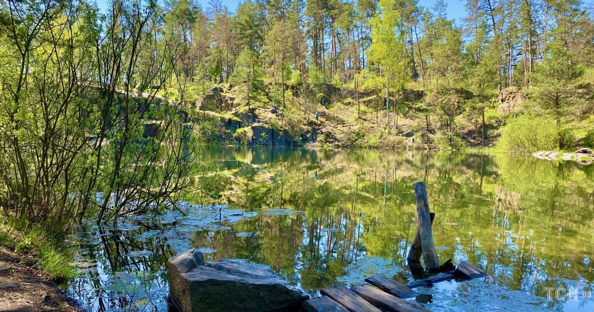 Квітень