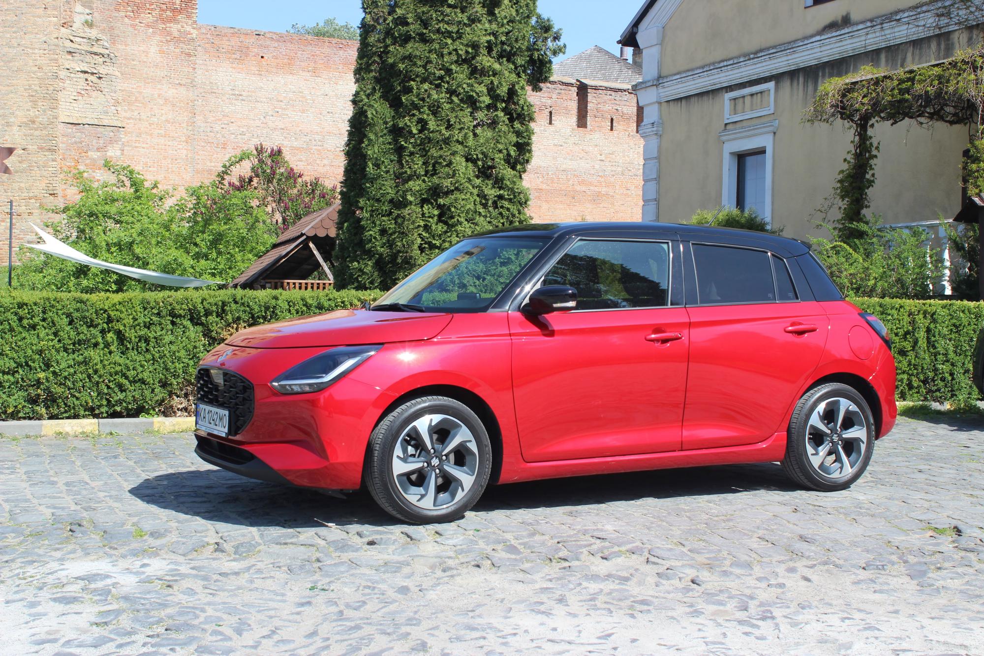 Тест-драйв Suzuki Swift: чим &quot;гібрид-малюк&quot; здивував у місті та на трасі