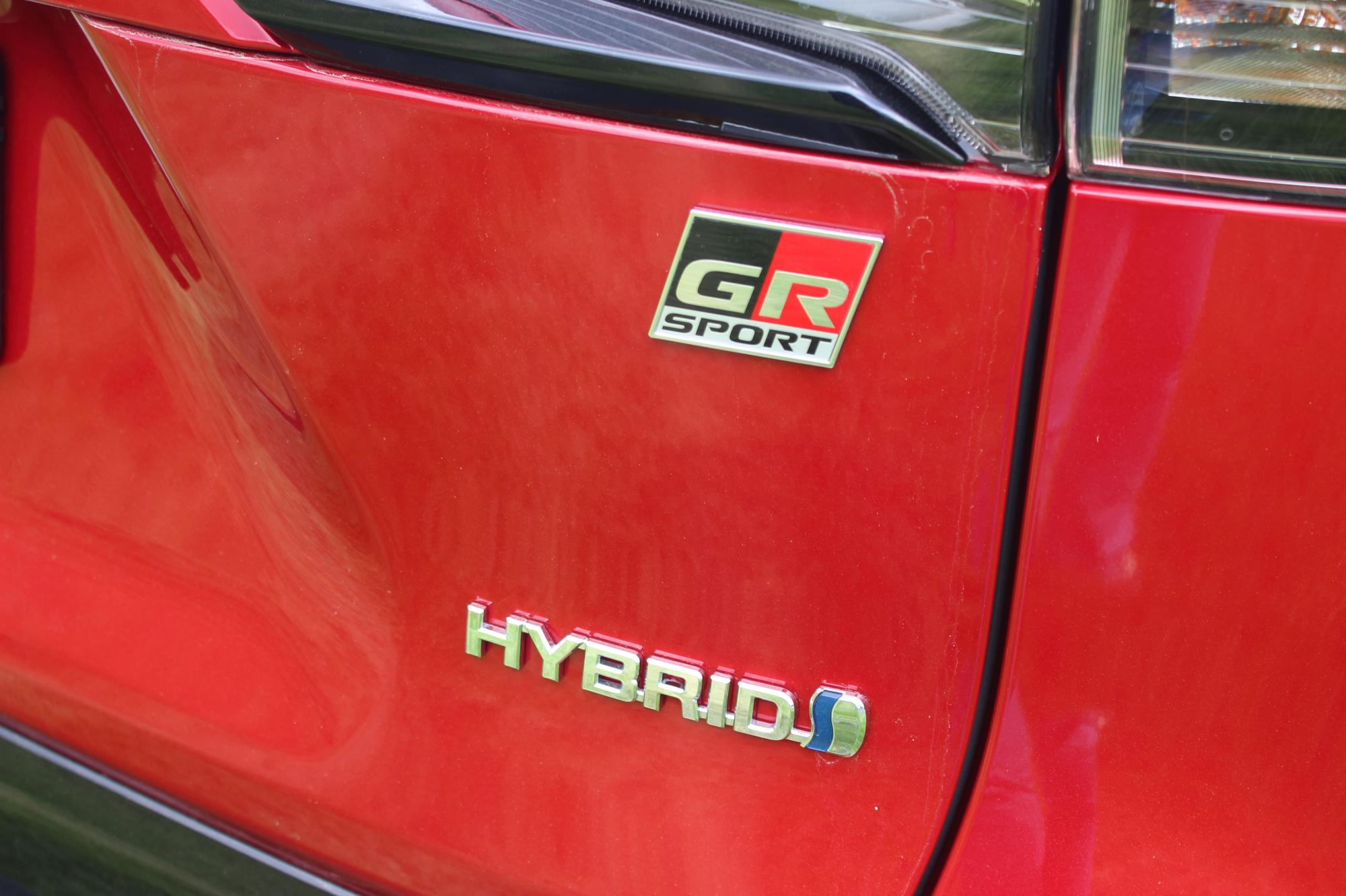 Тест-драйв Toyota RAV4: вивчаємо наймасовіший кросовер у спортивному &quot;костюмі&quot;