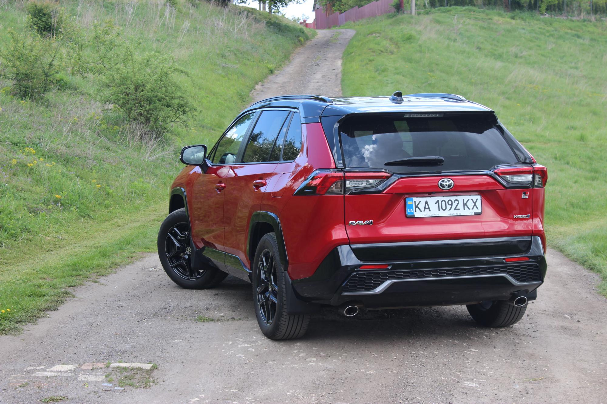 Тест-драйв Toyota RAV4: вивчаємо наймасовіший кросовер у спортивному &quot;костюмі&quot;