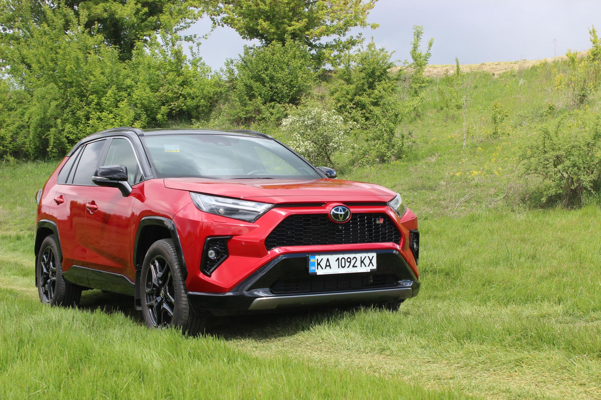 Тест-драйв Toyota RAV4: вивчаємо наймасовіший кросовер у спортивному &quot;костюмі&quot;