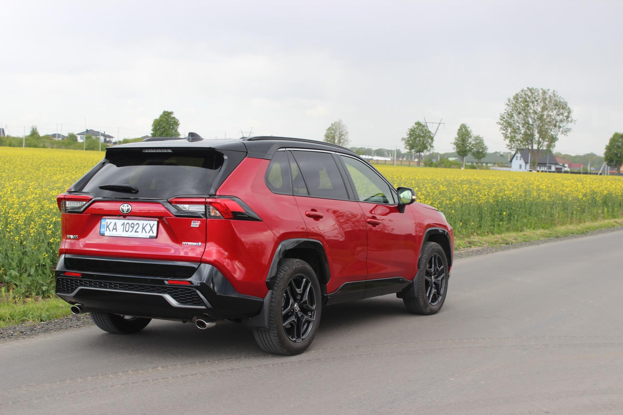 Тест-драйв Toyota RAV4: вивчаємо наймасовіший кросовер у спортивному &quot;костюмі&quot;