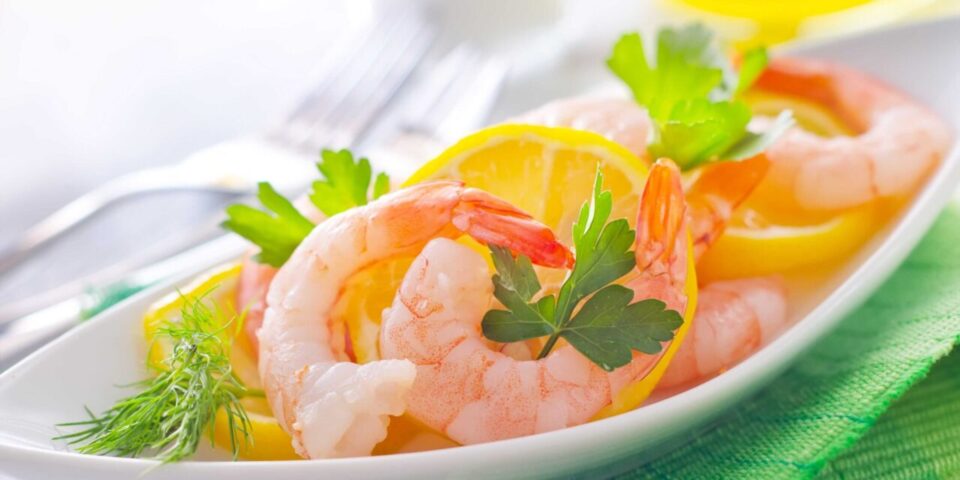 Креветки в лимонних корзиночках на закуску