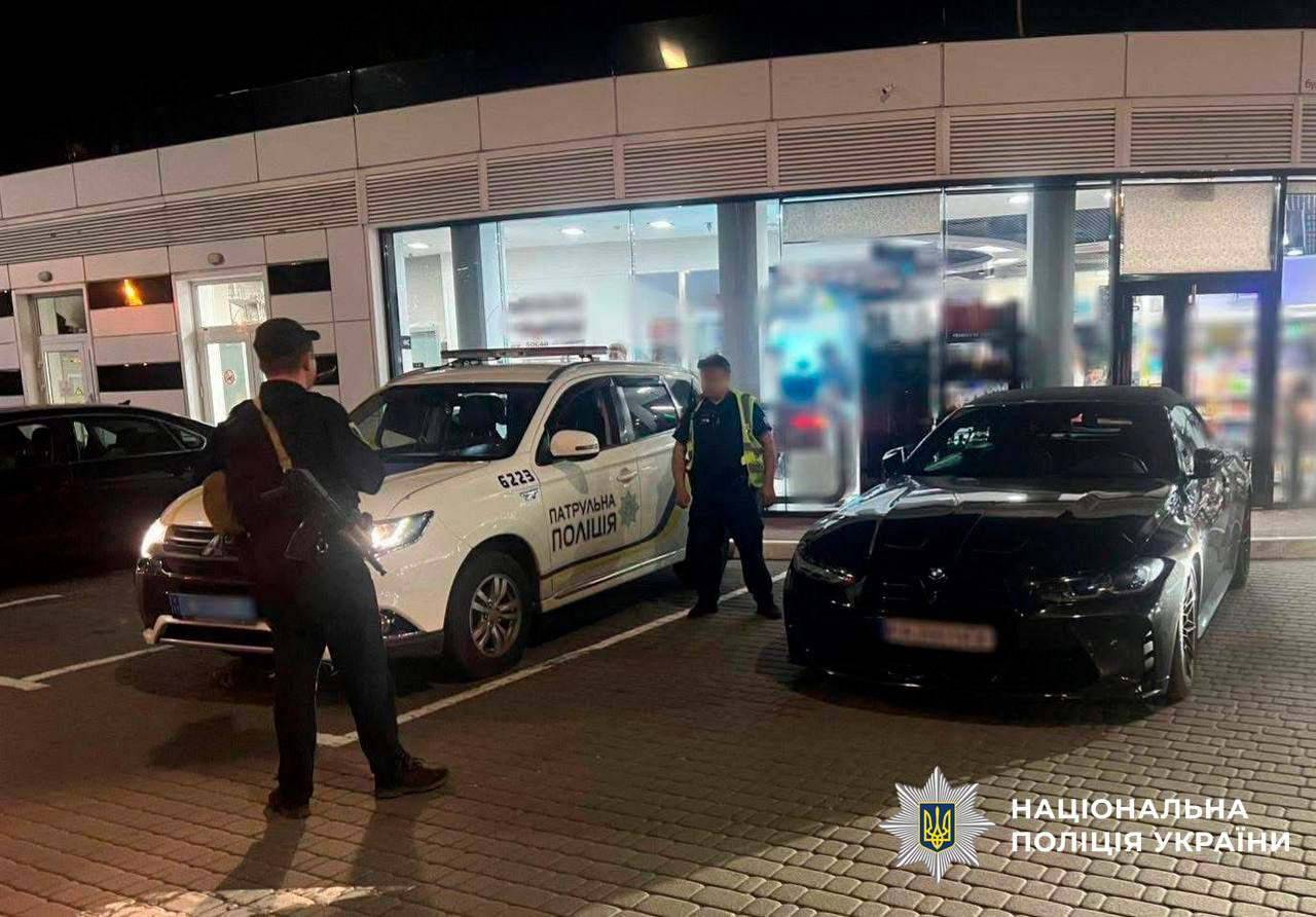 Дрифтував на київській парковці: поліція розшукала порушника та евакуювала авто