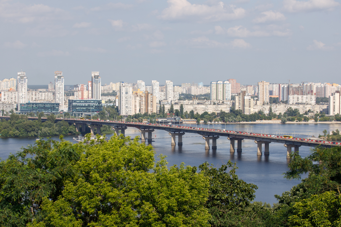 Чому досі немає метро на Троєщину і що не так з парковками в Києві - інтерв'ю з експертом
