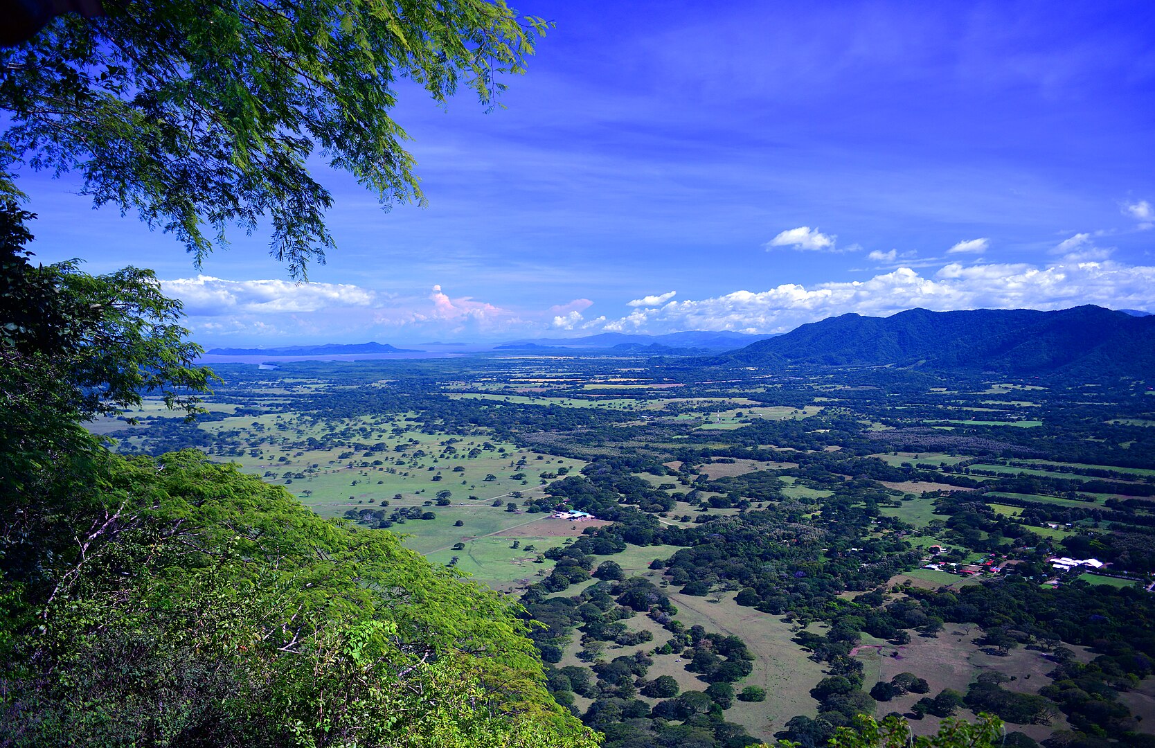 5 неймовірно красивих місць на планеті, де люди живуть найдовше: у чому тут секрет?