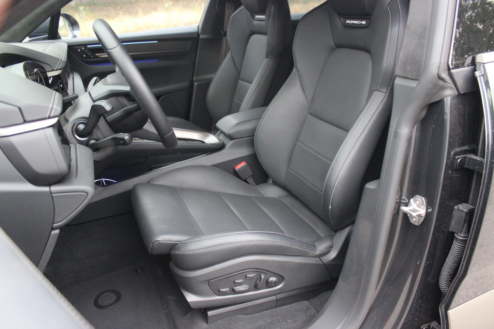 Тест-драйв електромобіля Porsche Macan Turbo: переваги та недоліки швидкого кросовера