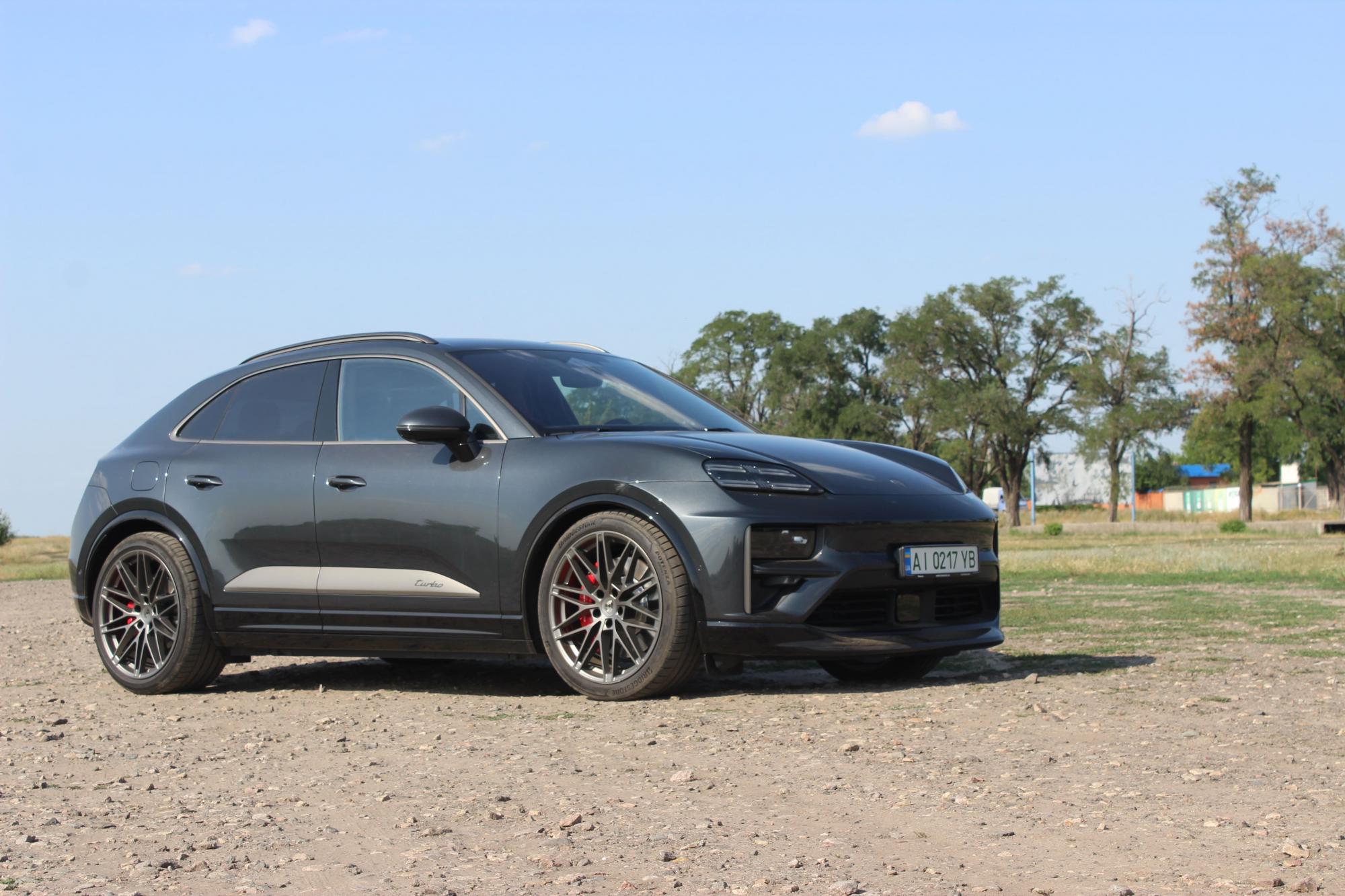 Тест-драйв електромобіля Porsche Macan Turbo: переваги та недоліки швидкого кросовера