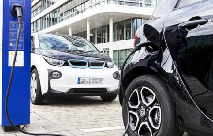 Електромобілі перемагають ДВЗ за рівнем викидів після двох років використання