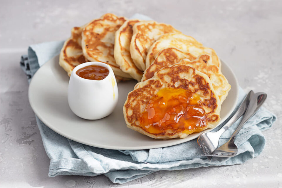 Як приготувати апетитні сирні оладки, за якими всі вишикуються в чергу