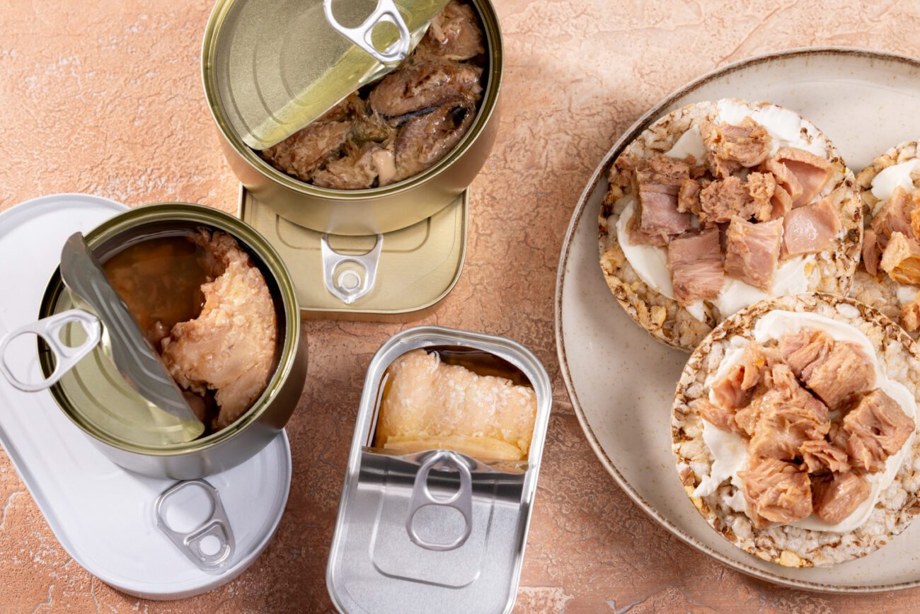 Експерти розповіли, які консерви не варто купувати Експерти розповіли, які консерви не варто купувати