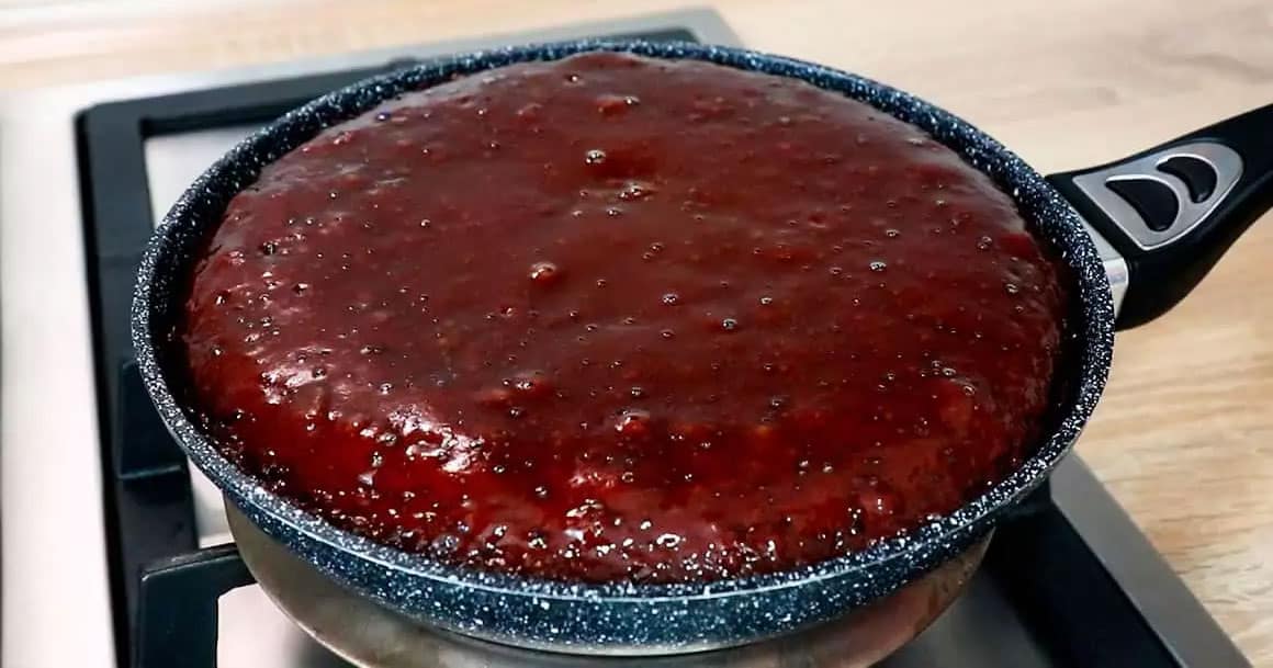 За 5 хвилин “Супербюджетний” Пиріг на сковороді! Без яєць, молочних продуктів та міксера