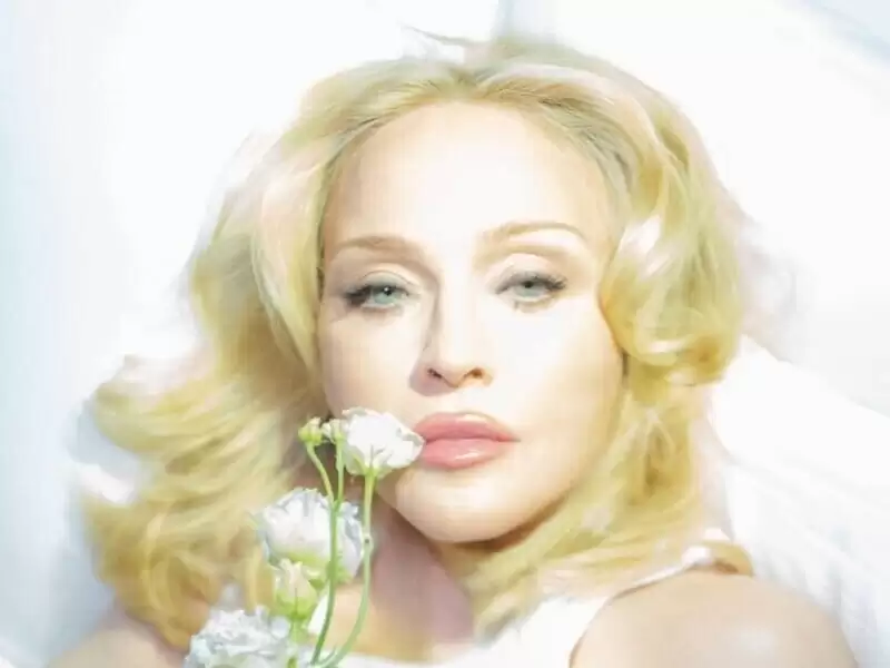 67-річна Мадонна показала зблизька пишні груди