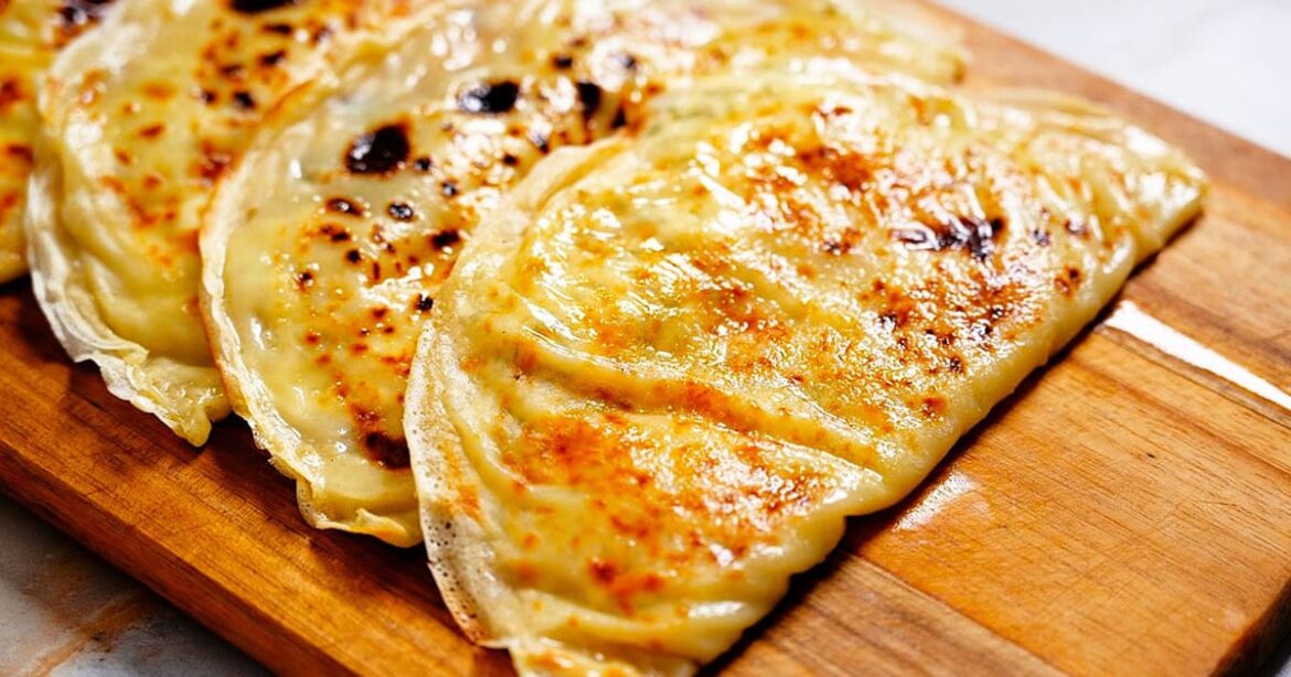 Борошно + Вода. Тісто не розкатую, а виливаю на сковорідку. «Турецькі пиріжки»