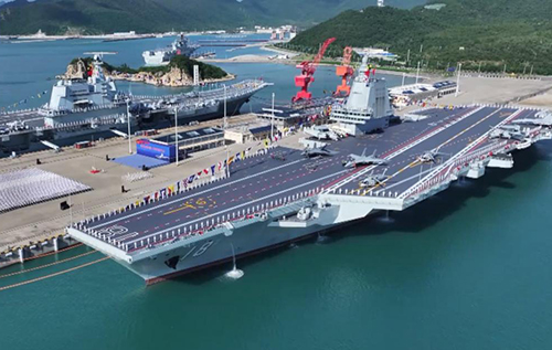Китайський флот отримав найпотужніший авіаносець у своїй історії. ВІДЕО