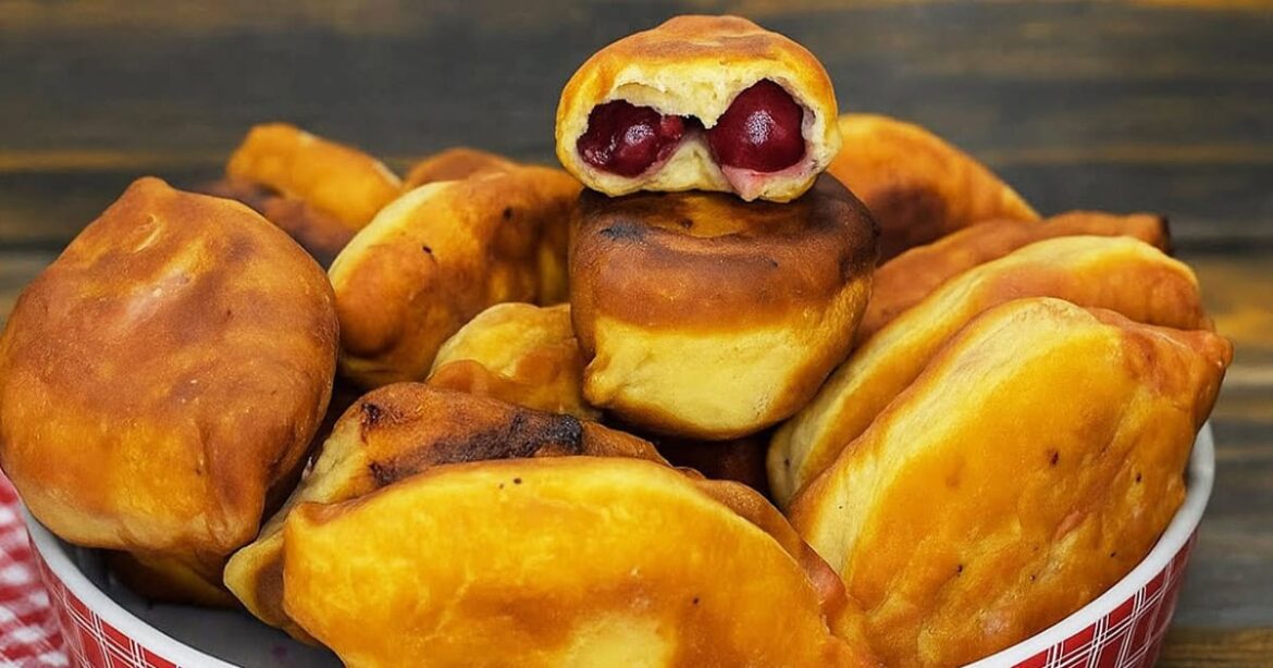 Пиріжки «Сільські» – замовляють з усього міста! Тісто «Моє» – мʼякеньке і вишні не течуть