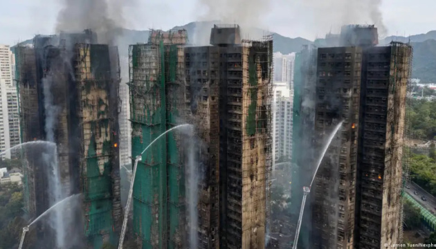 Пожежа у хмарочосах Гонконга: до 65 зросла кількість загиблих, ще 45 людей – у критичному стані