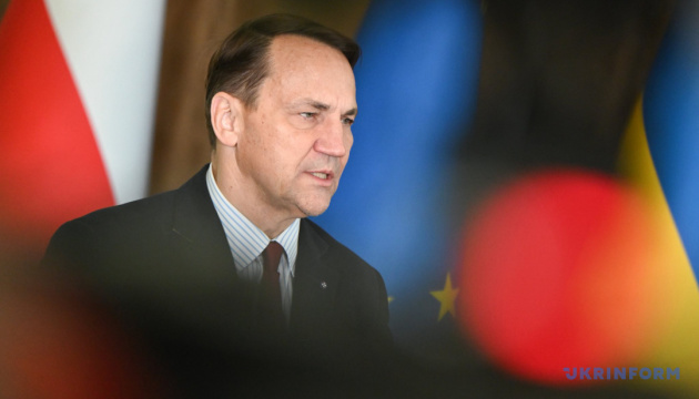 Польща закриває генконсульство Росії в Гданську через російські диверсії на залізниці – Сікорський