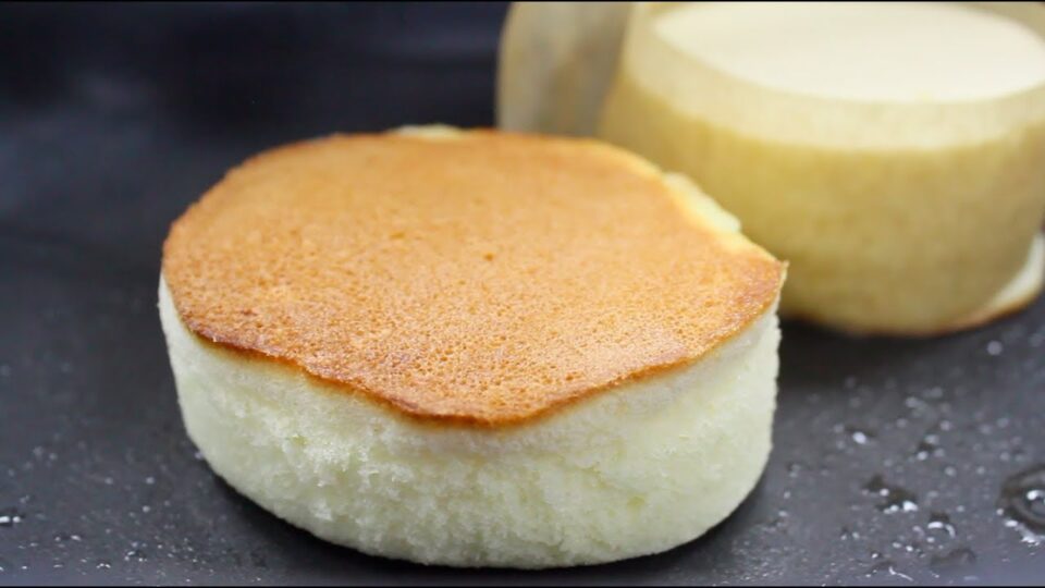 Як приготувати пухкі панкейки з 4 інгредієнтів без олії