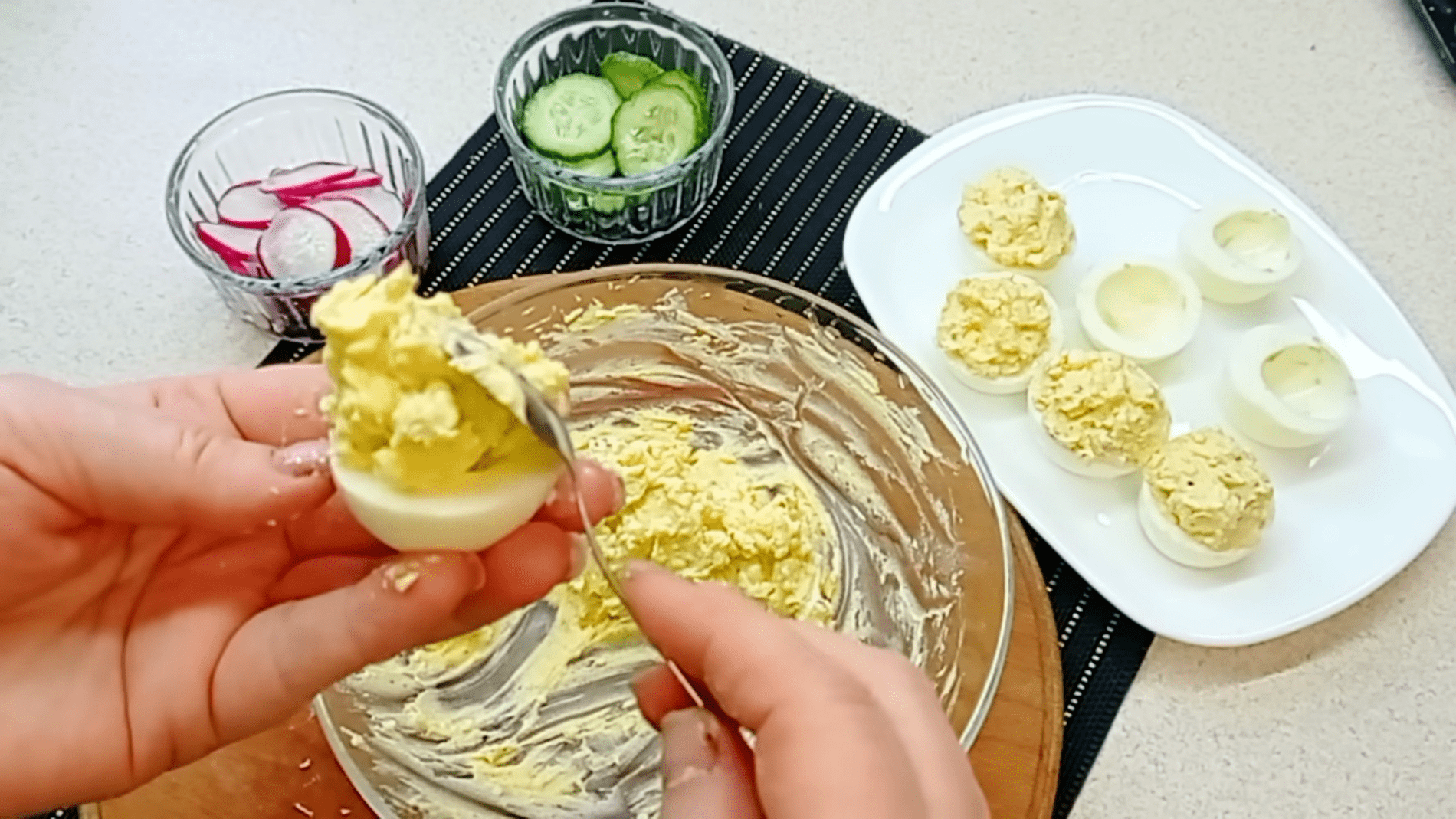 Експерти розповіли, як приготувати яскраву та вишукану закуску з яєць