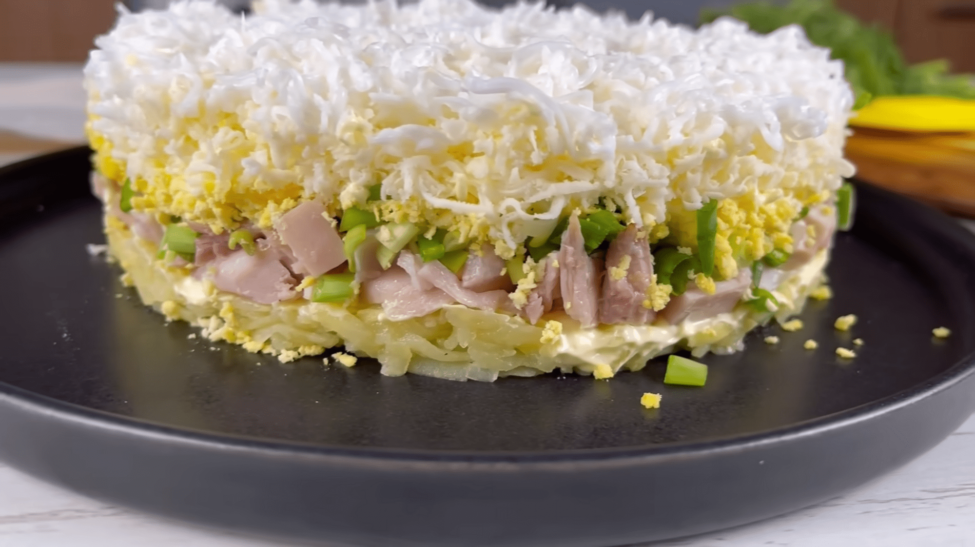 Їм цей салат і не можу зупинитись, а на вагах мінус: салат “Хмарка” давній фаворит всієї моєї родини