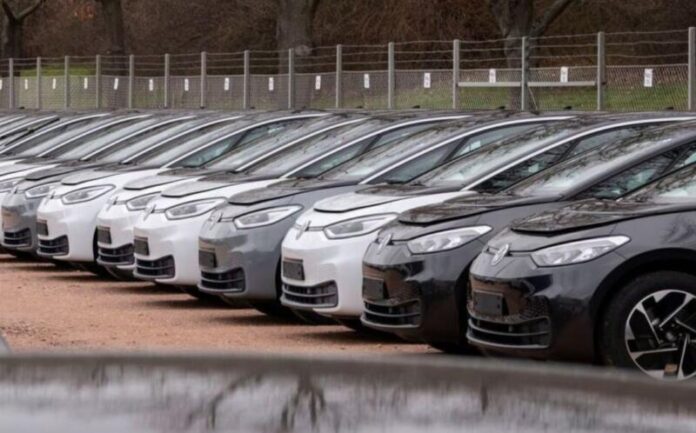 В Україні виник дефіцит зелених номерів для електромобілів