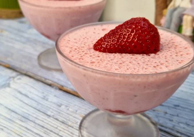 Весняно-літній десерт: повітряне полуничне суфле