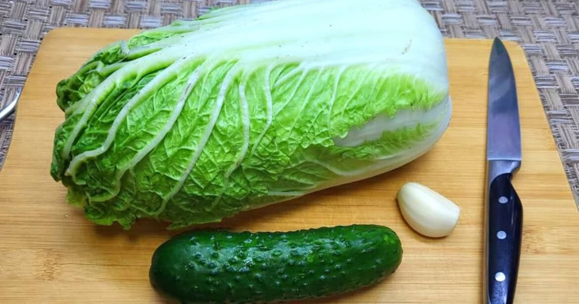 Капуста + огірок + часник = ідеальна літня штука. Їм щодня — і не набридає