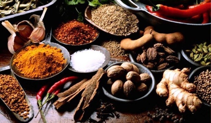Універсальні спеції для страв, які повинні бути завжди під рукою на кухні