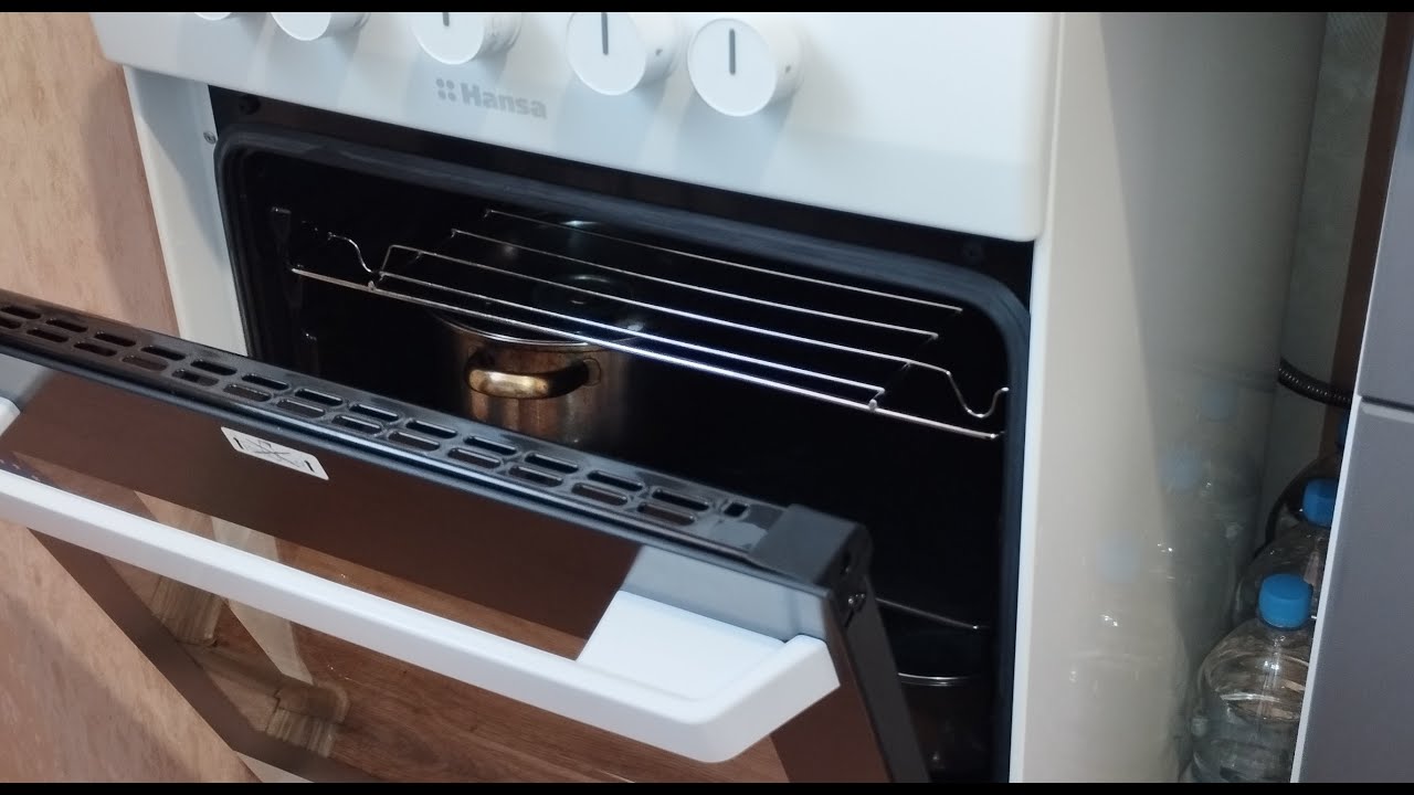 Господині розповіли, як приготувати самостійно засіб для чищення духовки