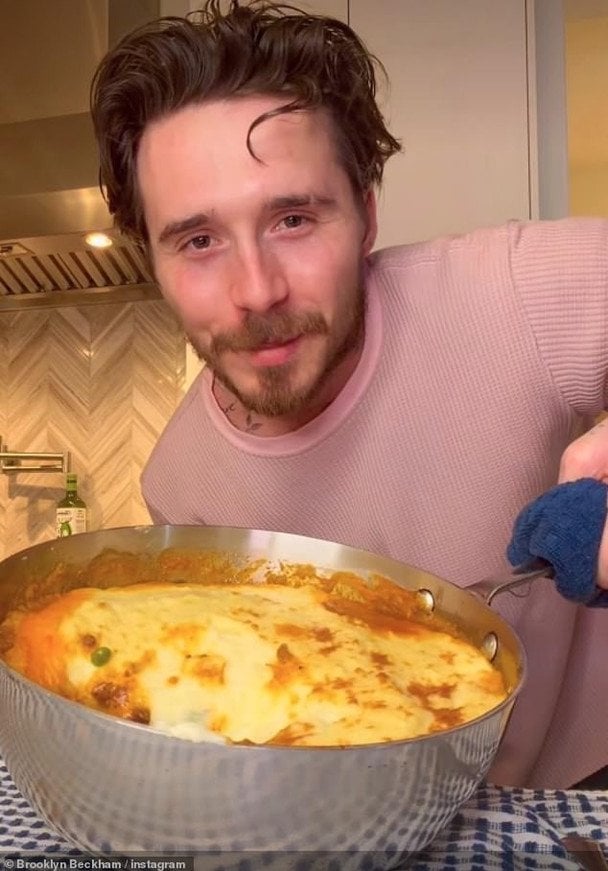 Бруклін Пельц Бекхем показав, як приготувати традиційний «Пастуший пиріг» instagram.com_brooklynpeltzbeckham / © Instagram