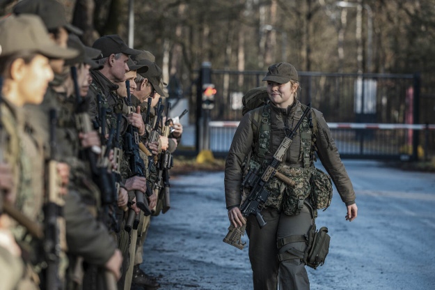 Принцеса Нідерландів пройшла курс базової військової підготовки