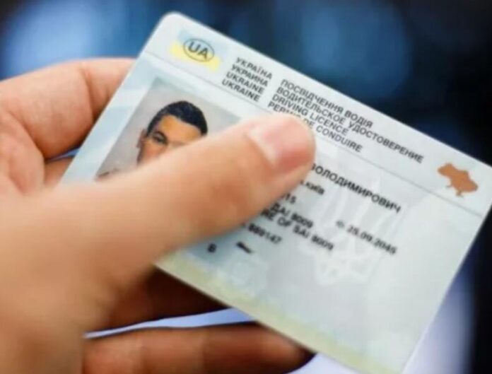 Юрист розповів, у кого в Україні водійські права безстрокові