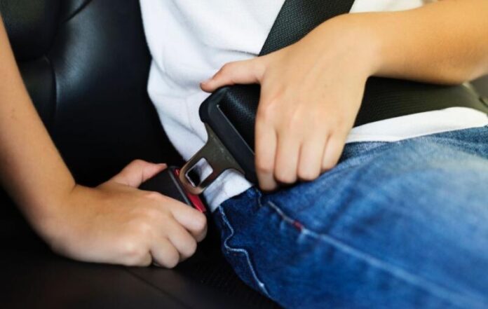 Який штраф загрожує, якщо пристібатись «обманкою» замість справжнього ременя безпеки