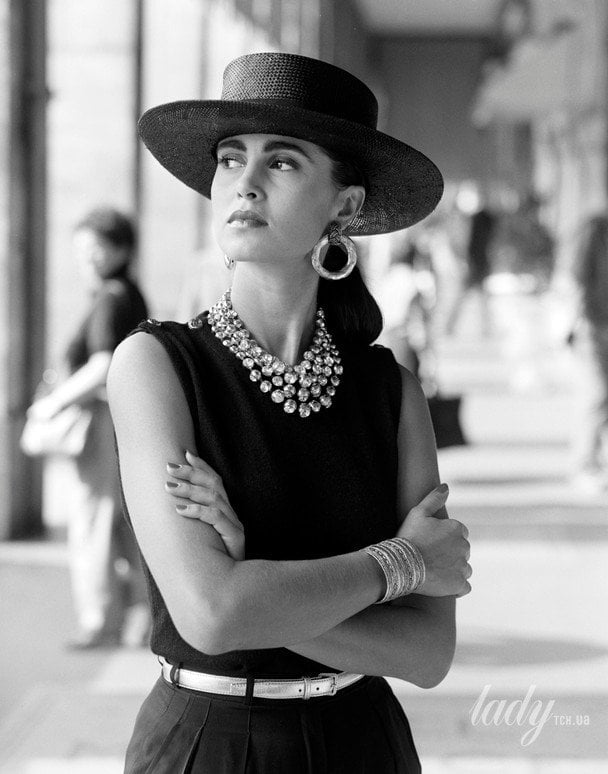 Chanel весна 1986 року, презентація колекції аксесуарів розробрених Френсіс Патікі Штайн / © Getty Images