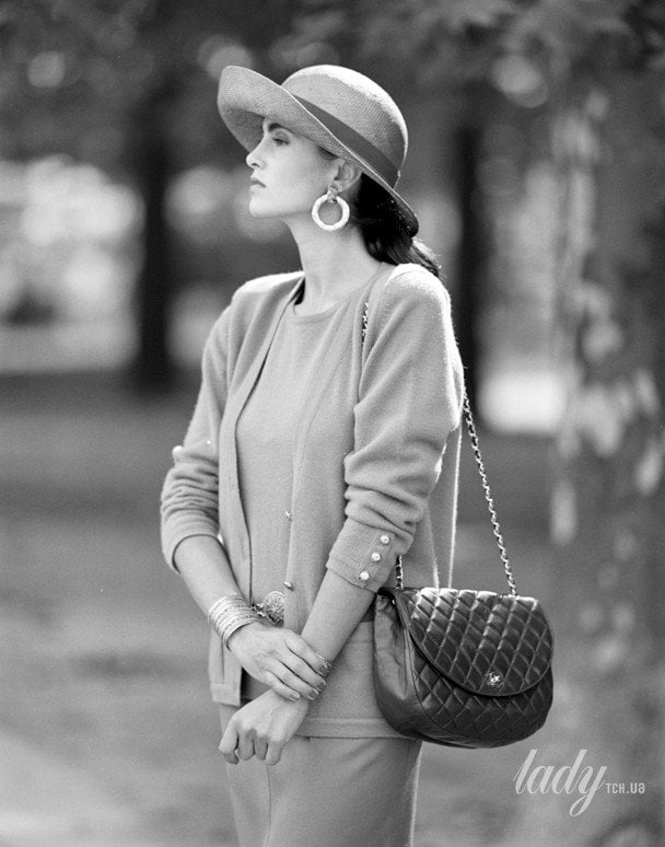 Chanel весна 1986 року, презентація колекції аксесуарів розробрених Френсіс Патікі Штайн / © Getty Images