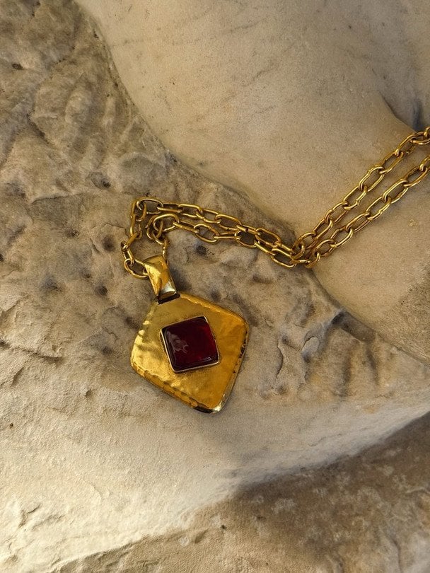 Ланцюжок з кулоном Frances Patiky Stein / фото люб’язно надане для публікації instagram.com/kira.vintage