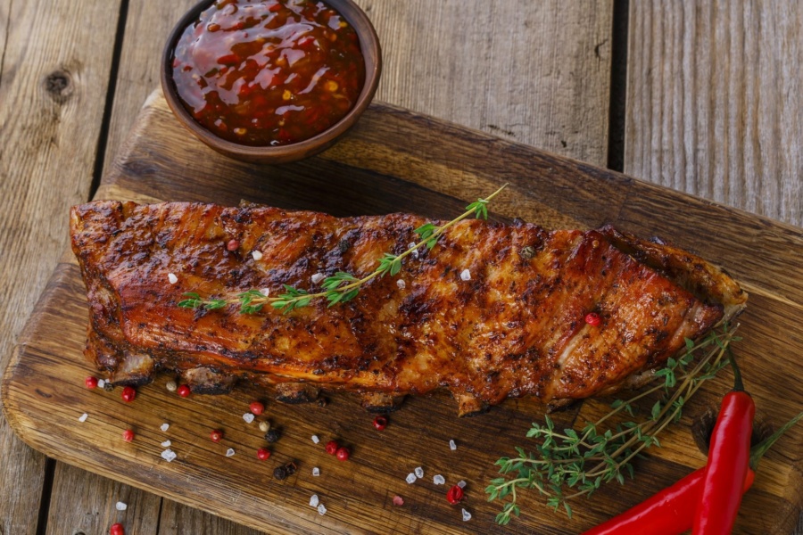 Найніжніші свинячі ребра, запечені в духовці