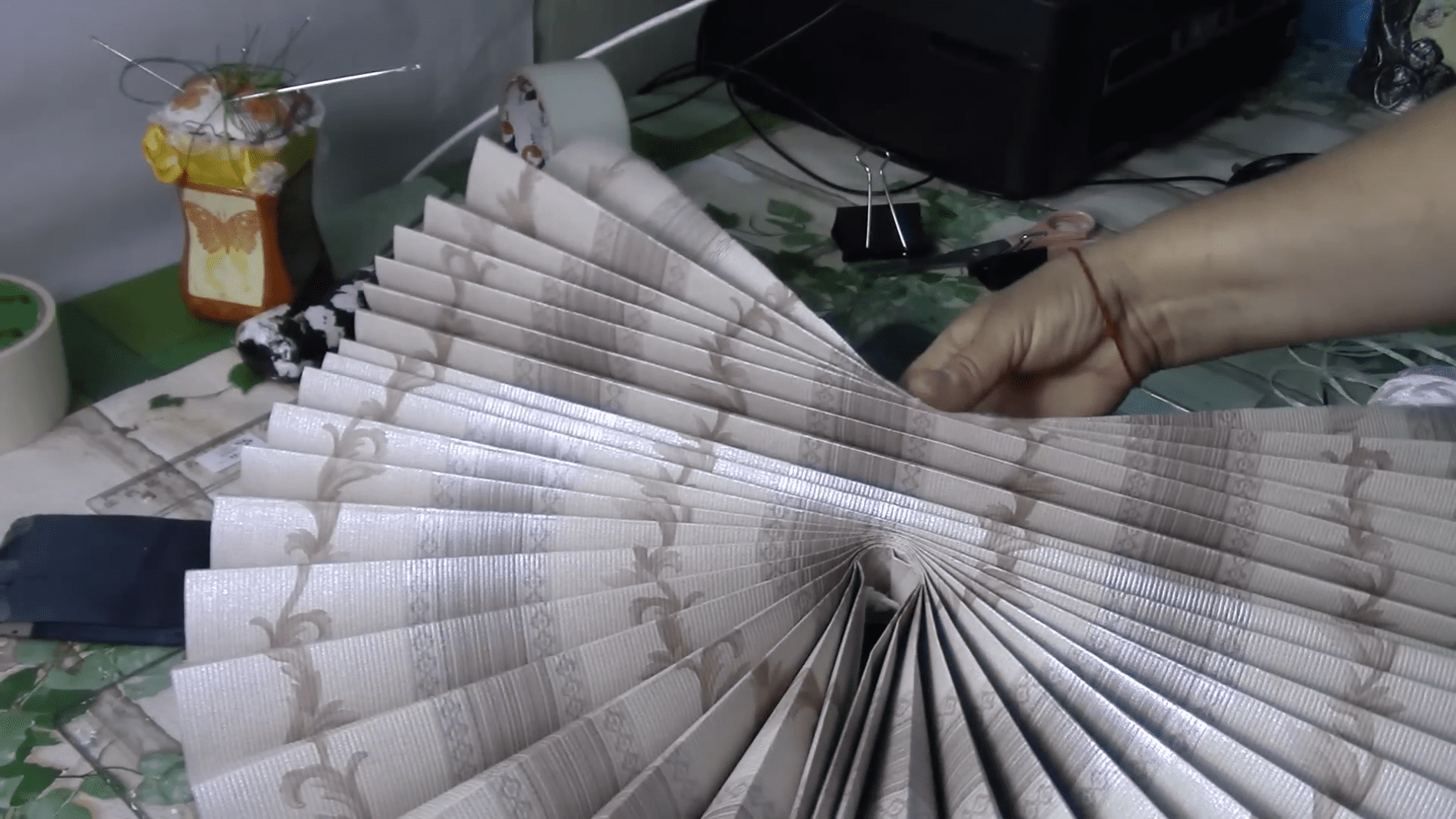 Експерти розповіли, як зробити жалюзі зі шпалер