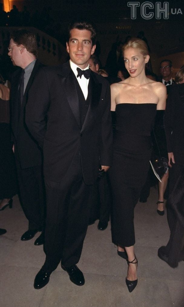 Керолін Бессетт-Кеннеді та її чоловік Джон Ф. Кеннеді-молодший / © Getty Images