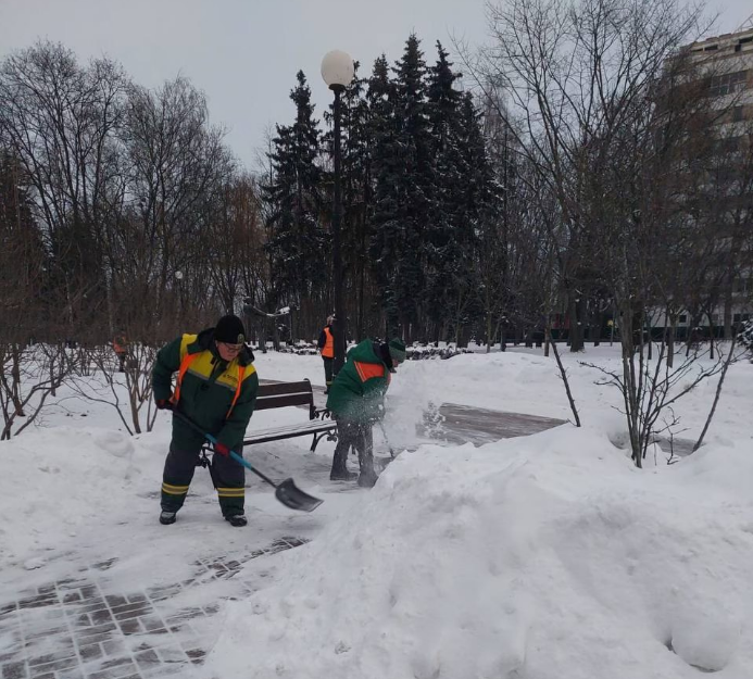 Сніговий колапс і пів метра води: де негода паралізувала життя українців (фото, відео)