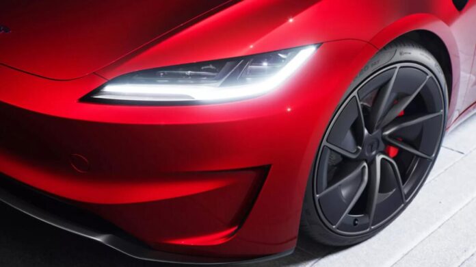 Матричні фари Tesla отримають двоступеневе затемнення