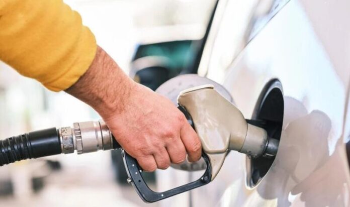 У лютому українців чекає нове подорожчання пального