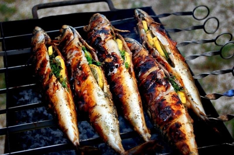 Як за 30 секунд позбавити смажену рибу від всіх кісточок