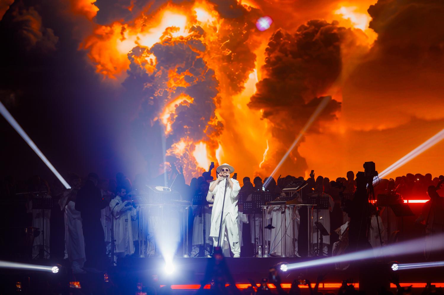 Білий в "чорному" техносвіті. ODYSSAY намолив солд-аут у Києві і розкрив секрет білого образу