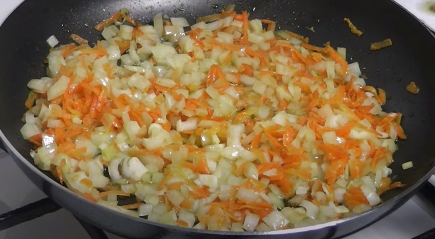 Експерти розповіли, що робити, щоб їжа не пригорала на сковороді