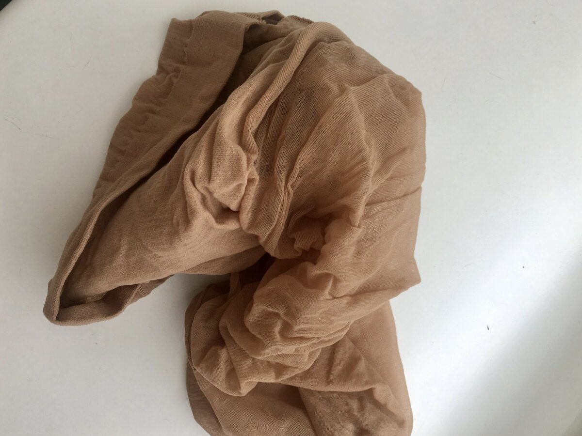 Дачники розповіли, як використати старі колготки з користю для городу 